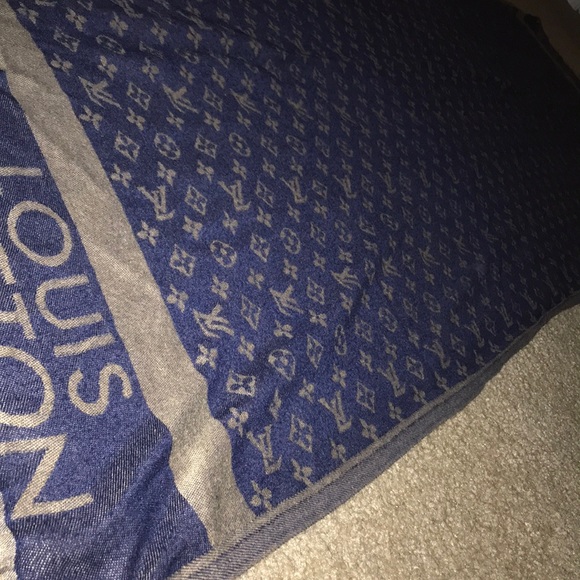 Vintage LV Louis Vuitton Scarf Make an OFFER - Picture 6 of 7